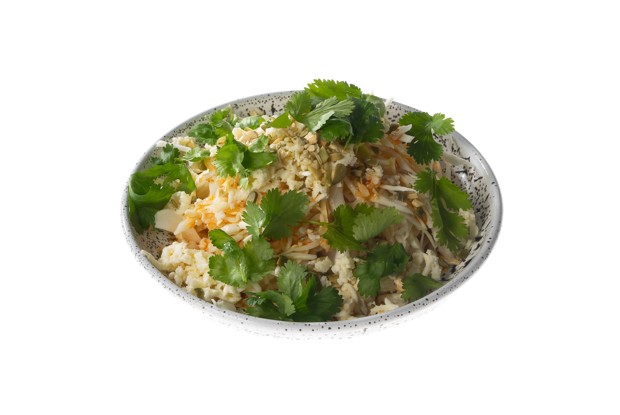 Салат из капусты с аджикой, орехами и молодым сыром