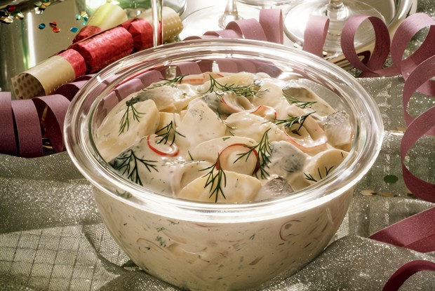 Салат из картофеля и копченой скумбрии