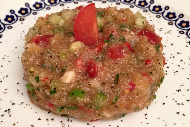 Салат из киноа со свежими овощами