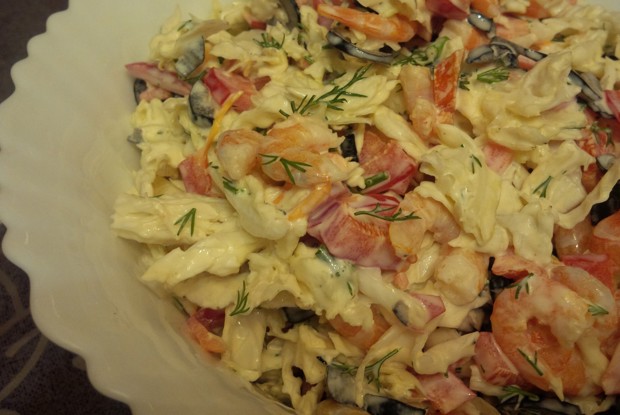 Салат из китайской капусты и креветок