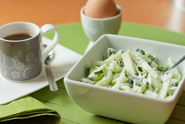 Салат из кольраби с огурцом