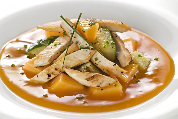 Салат из копченой курицы с грушей