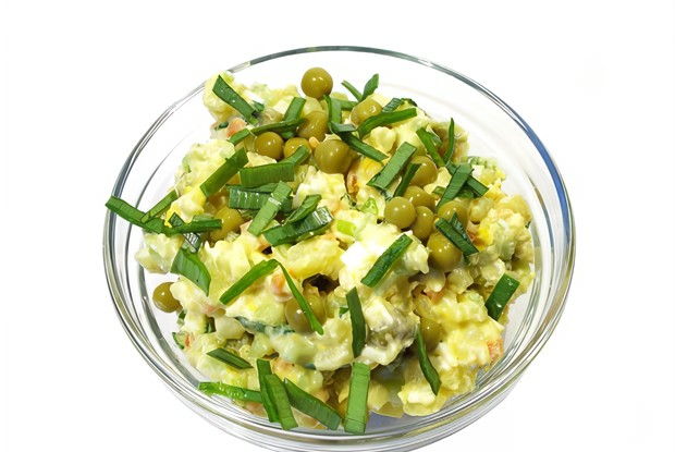 Салат из копченой курицы со спаржей и цветной капустой