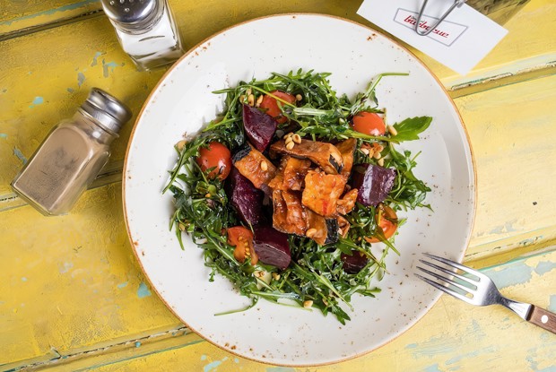 Салат из копченой свеклы