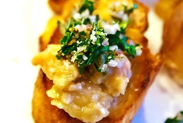 Салат из костного мозга с петрушкой и каперсами