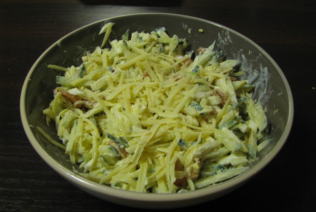 Салат из креветок и огурца