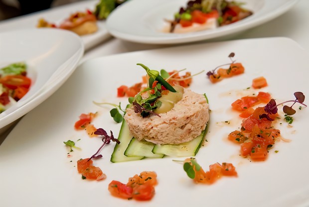 Салат из креветок и крабовых палочек