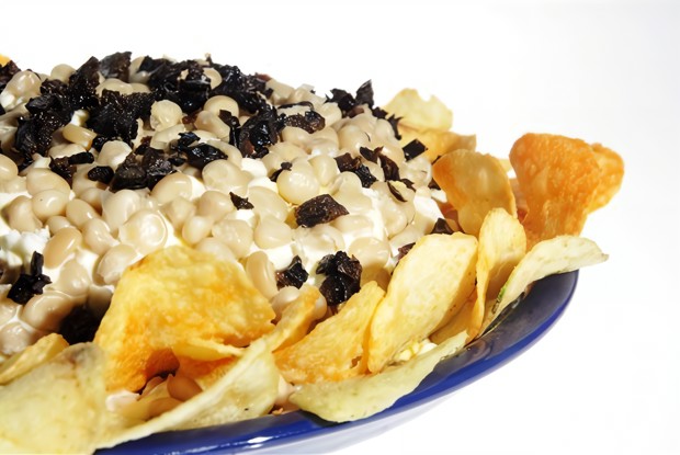 Салат из кукурузы и чернослива