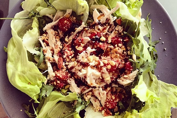 Салат из курицы и клубники