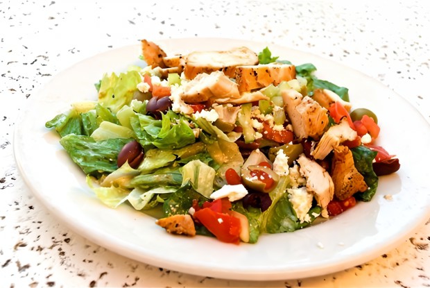 Салат из курицы по-гречески