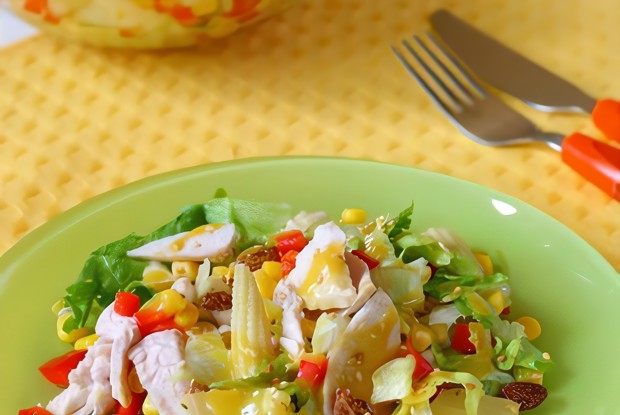 Салат из курицы с ананасами и грибами