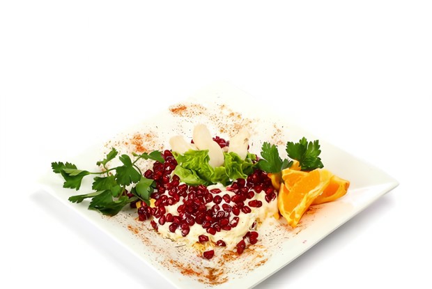 Салат из курицы с апельсинами и гранатом
