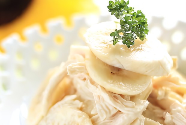 Салат из курицы с бананом