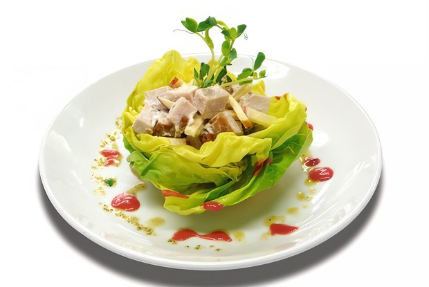 Салат из курицы с яблоками, сельдереем и тимьяном