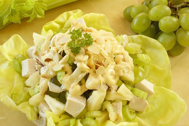 Салат из куриного филе с сельдереем