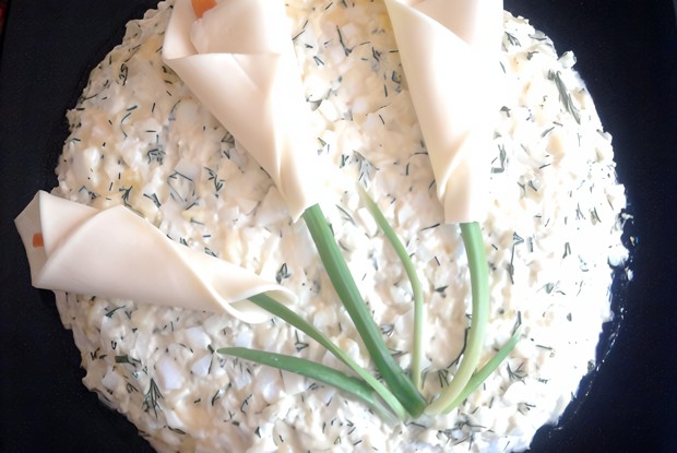 Салат из куриной грудки с шампиньонами и ананасом