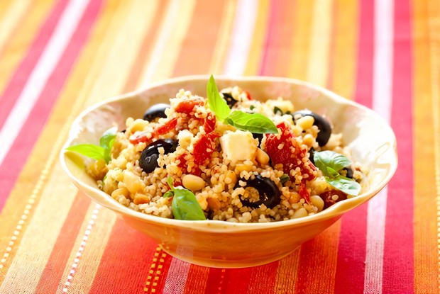 Салат из кускуса и запеченных овощей с французской заправкой из перца