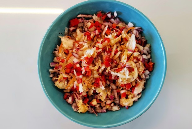 Салат из квашеной капусты с перцем рамиро