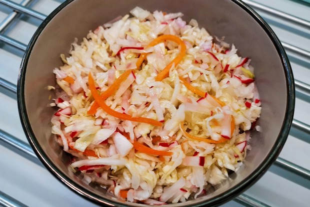 Салат с квашеной капустой
