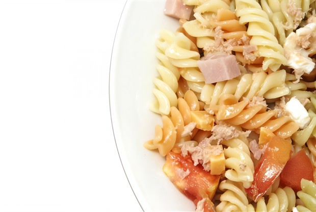 Салат из лапши с ветчиной