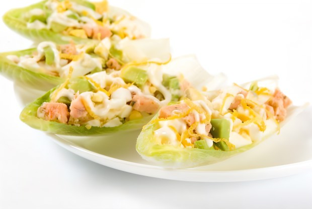 Салат из лосося с морковью и авокадо