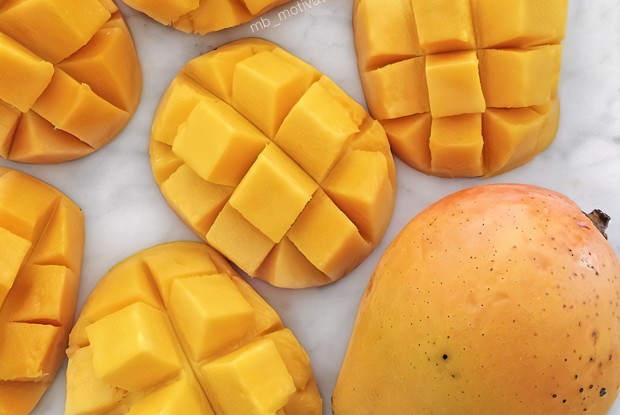 Салат из манго и яблок