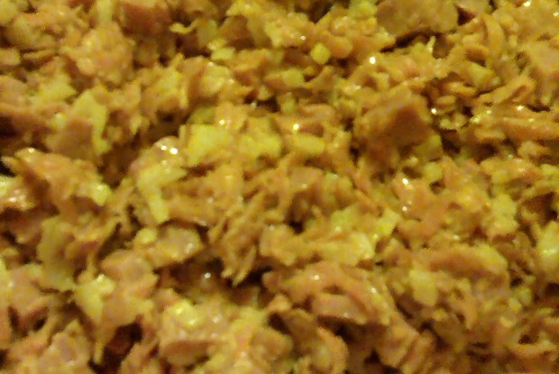 Салат из моркови и ветчины