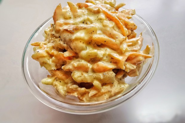 Салат из моркови с грецким орехом