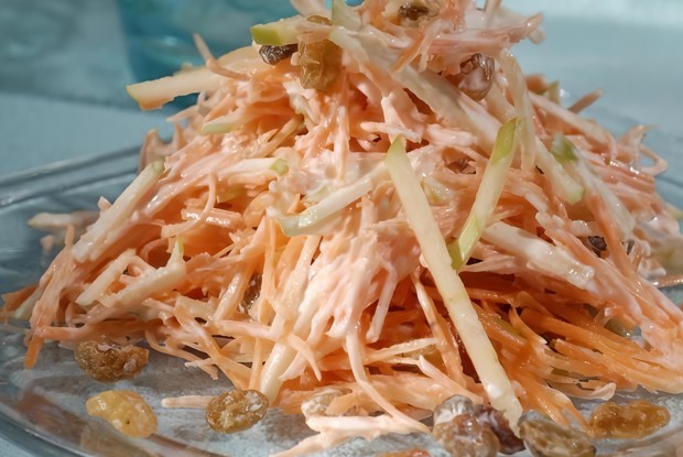 Салат из моркови с яблоком