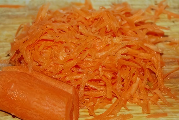 Салат из моркови и сыра