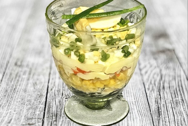 Салат из морской капусты с крабовыми палочками