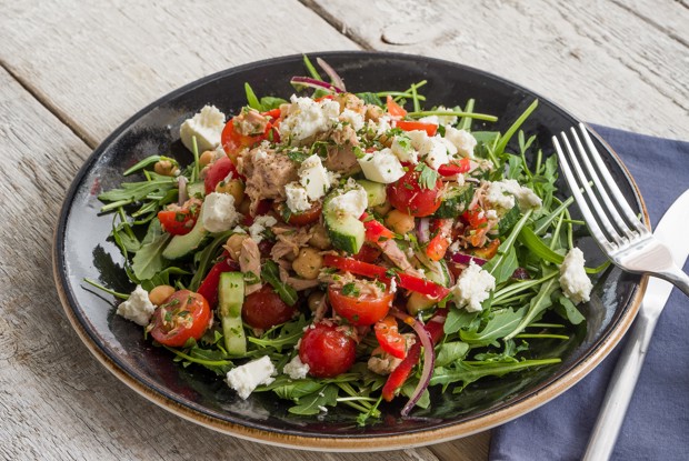 Салат из нута с тунцом