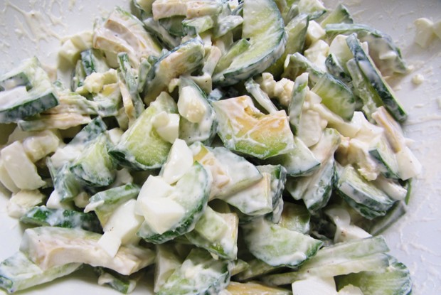 Салат из огурцов и авокадо