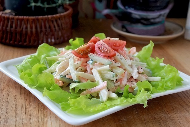 Салат из огурцов, моркови и яблока