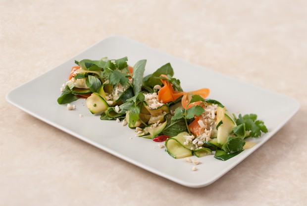 Салат из овощей с азиатской заправкой