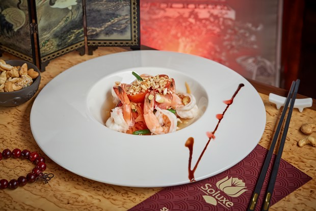 Салат из папайи, креветок и кешью