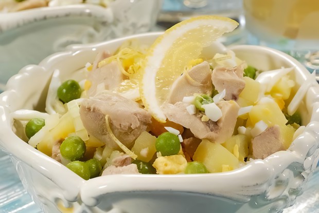 Салат из печени трески