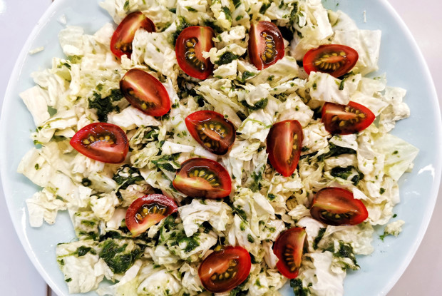 Салат из пекинской капусты со шпинатом