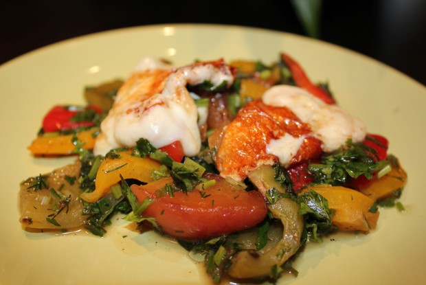 Салат из перцев и персиков по рецепту Айзека Корреа