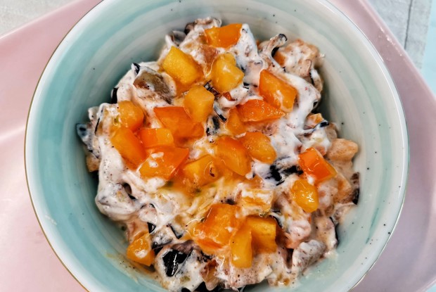 Салат из помидоров и баклажанов со сметаной