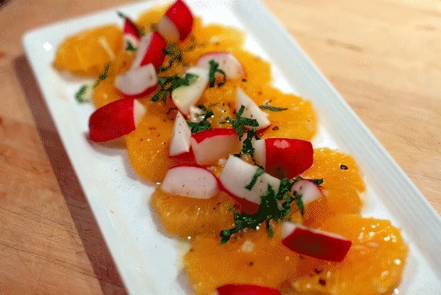 Салат из редиски с апельсином