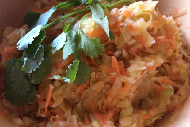 Салат из редьки с яблоком и морковью