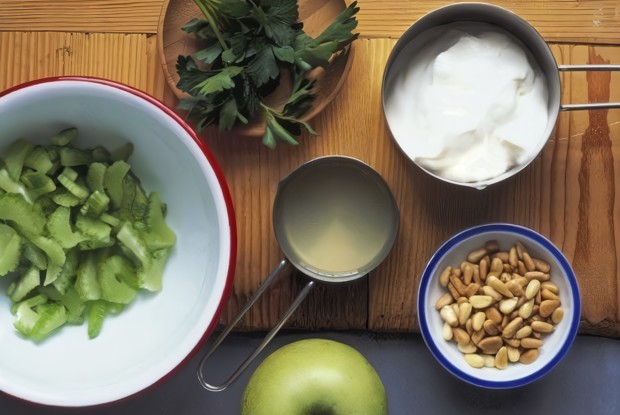 Салат из сельдерея и яблок