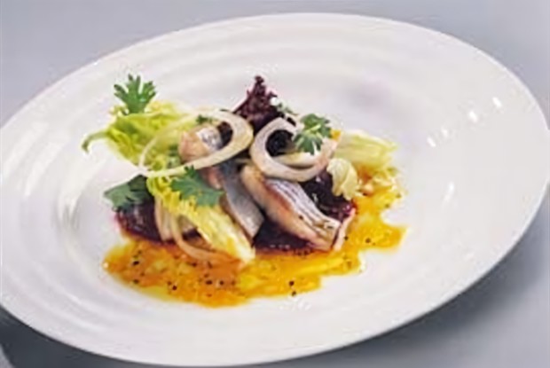 Салат из сельди и свеклы с апельсиновой заправкой