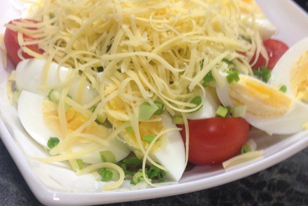 Салат из шампиньонов и черри