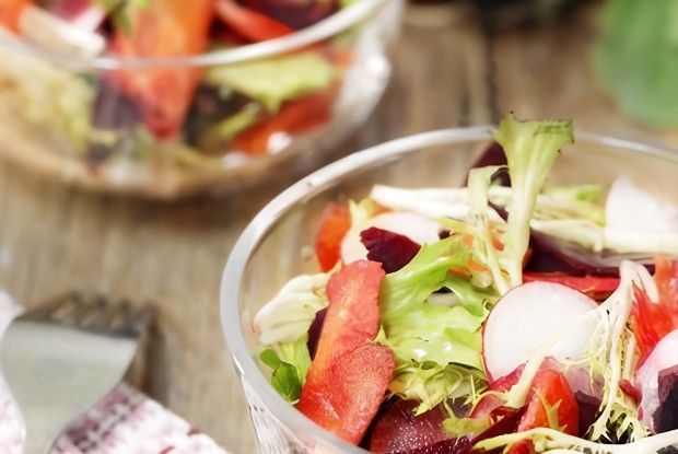 Салат из сырых корнеплодов с горчичной заправкой