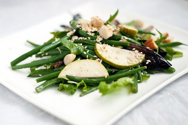 Салат из стручковой фасоли с грушами и дор-блю