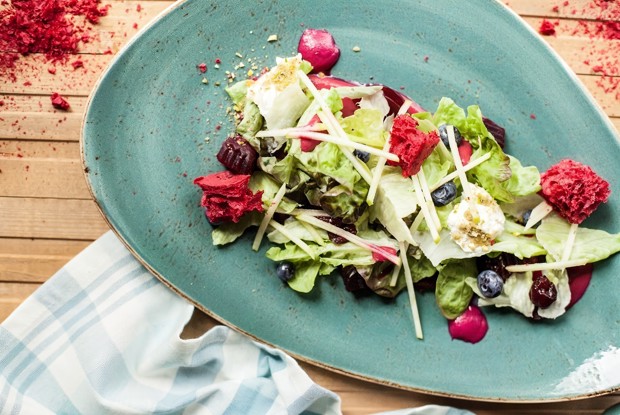 Салат из свеклы и козьего сыра