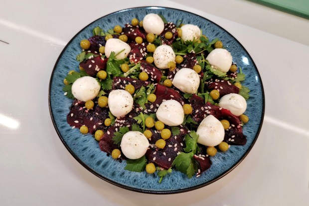 Салат из свеклы с моцареллой