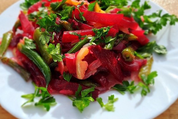 Салат из свеклы с фасолью
